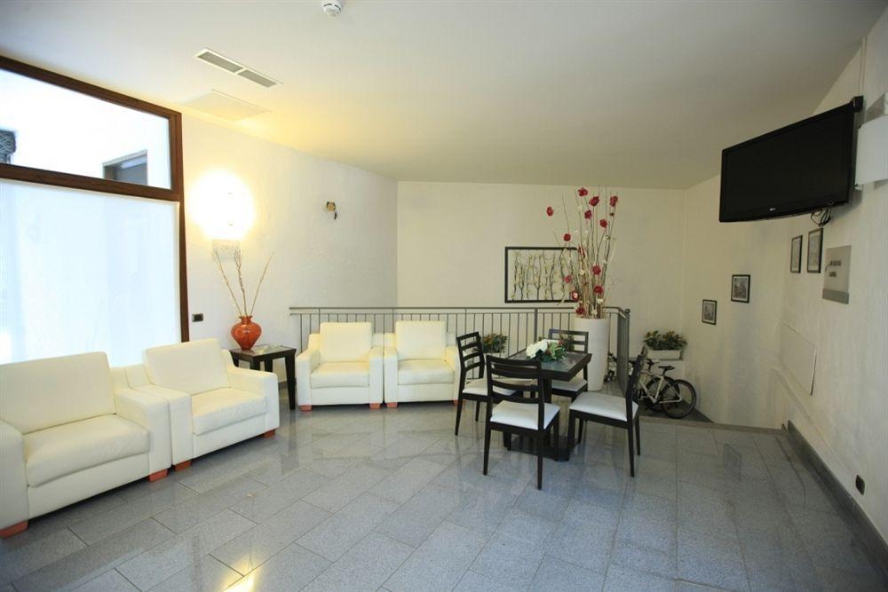 Hotel La Locanda Cadrezzate Luaran gambar