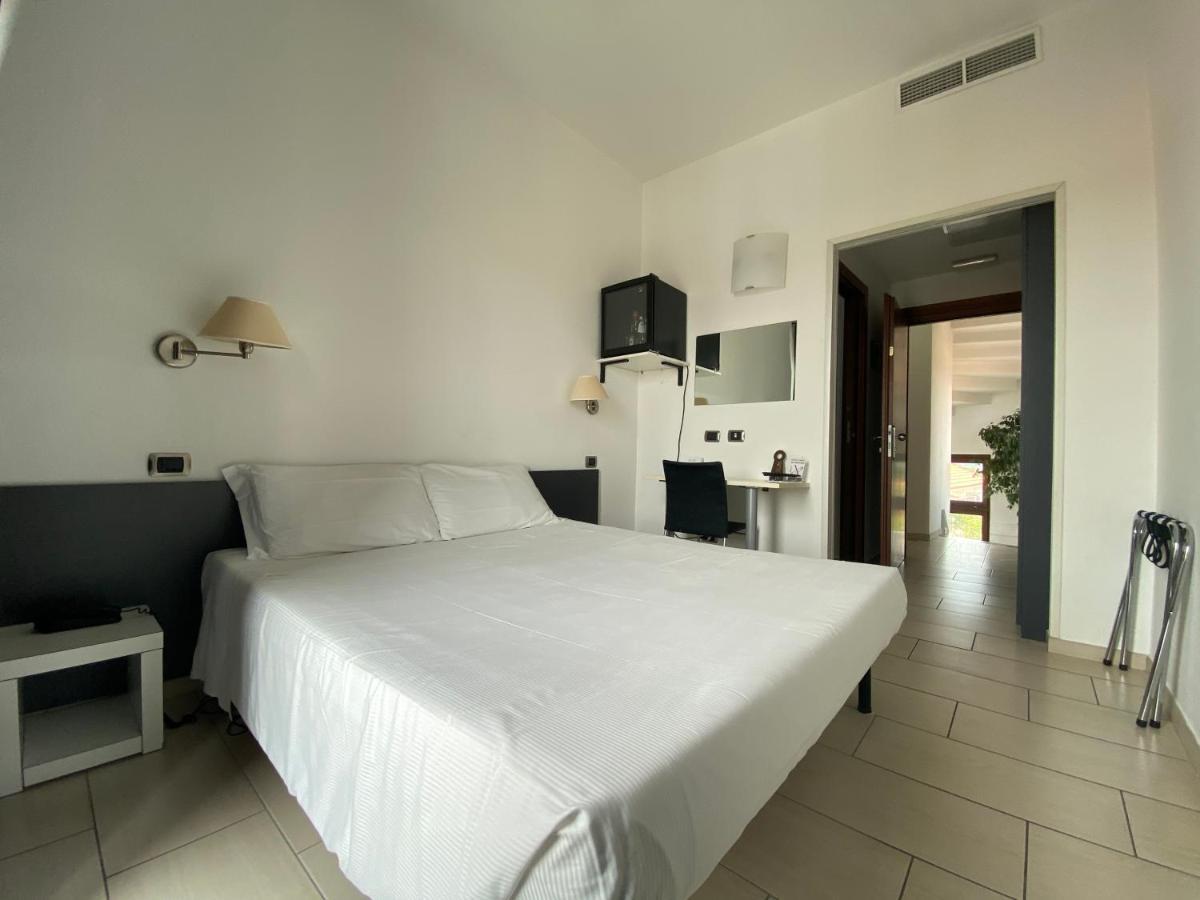 Hotel La Locanda Cadrezzate Luaran gambar